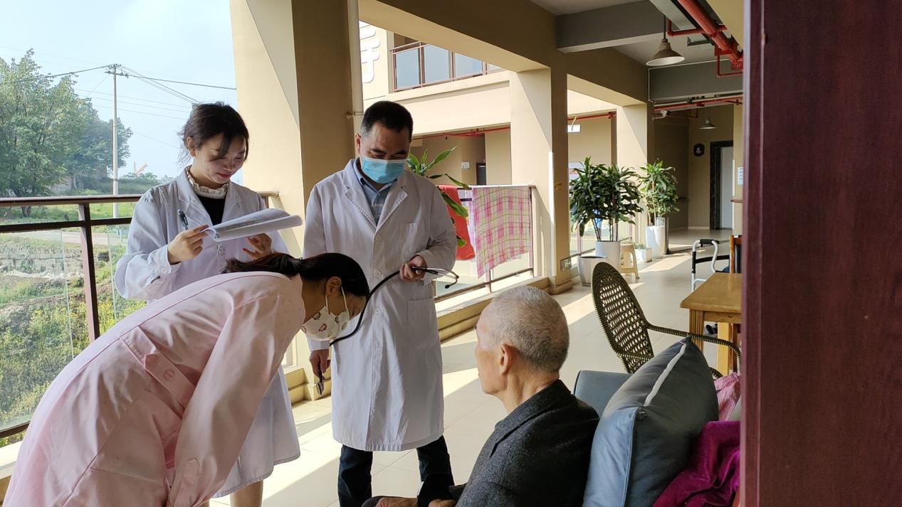 为什么越来越多的老人愿意去养老院养老？